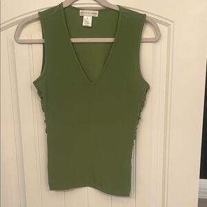 Garfield & Marks Elegant Green V-Neck Tank Top with Ruffled Sides.  Sz S
